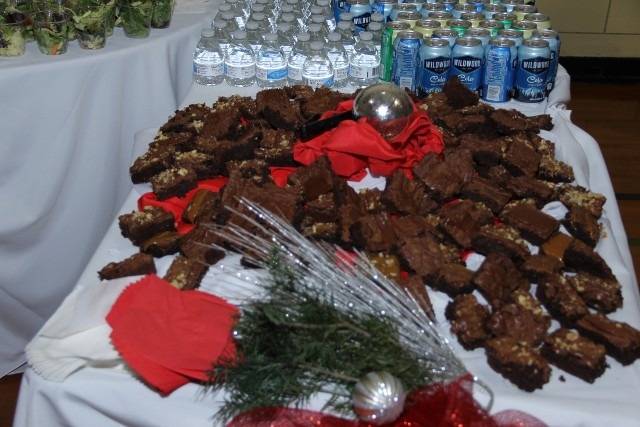 Brownies with drinks on display